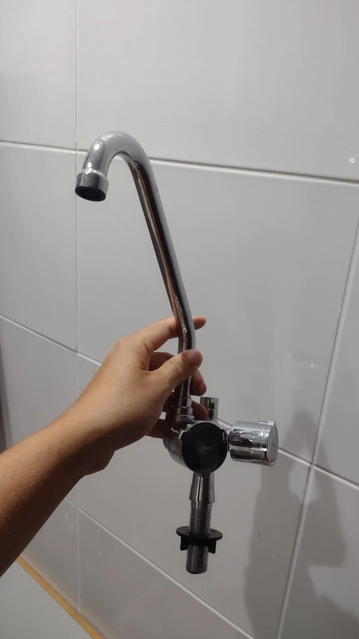 Torneira de mesa Docol duplo comando