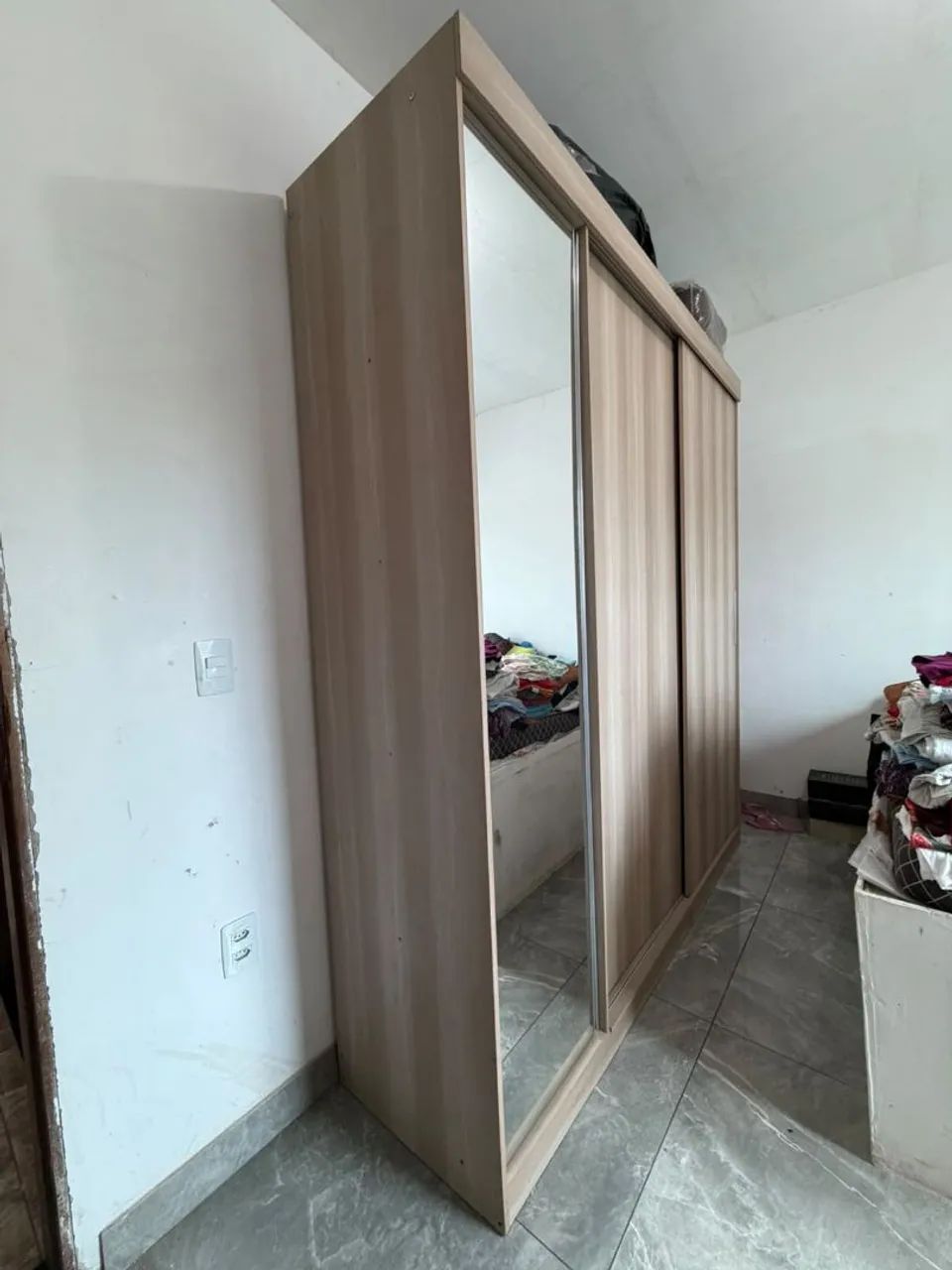 Guarda roupa 3 porta de casal , com 2 porta de correr e 1 com espelho  - Foto 5
