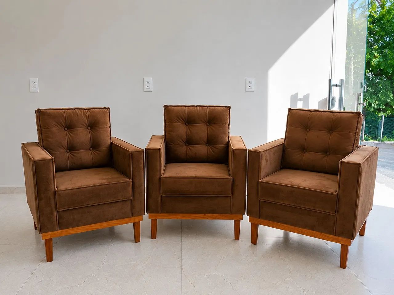 Conjunto com 3 Poltronas em Suede Marrom - Excelente Estado - R$ 1.000 - Foto 3