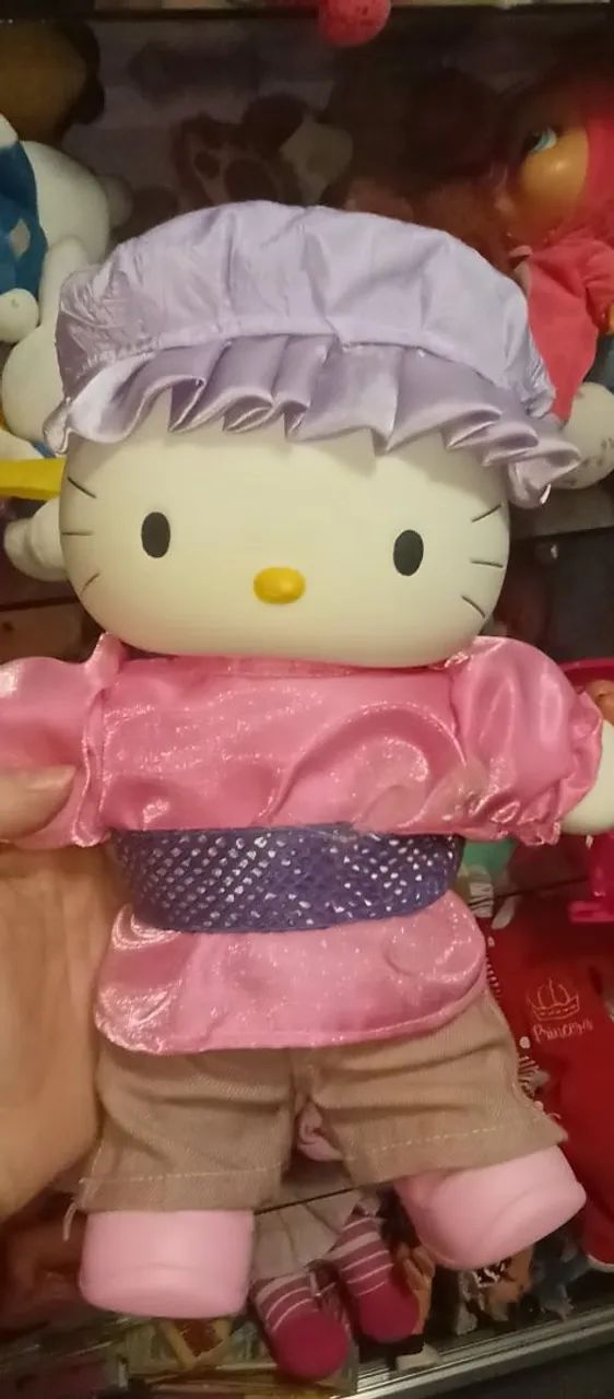 Hello kitty Sanrio, com roupa e sapatos, super conservada, linda