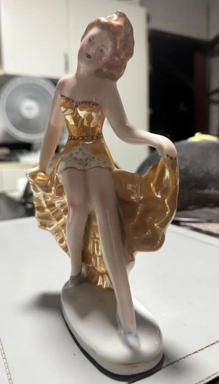 BELISSIMA E ANTIGA ESCULTURA, REPRESENTANDO DANÇARINA DE CAN CAN EM PORCELANA - Foto 5