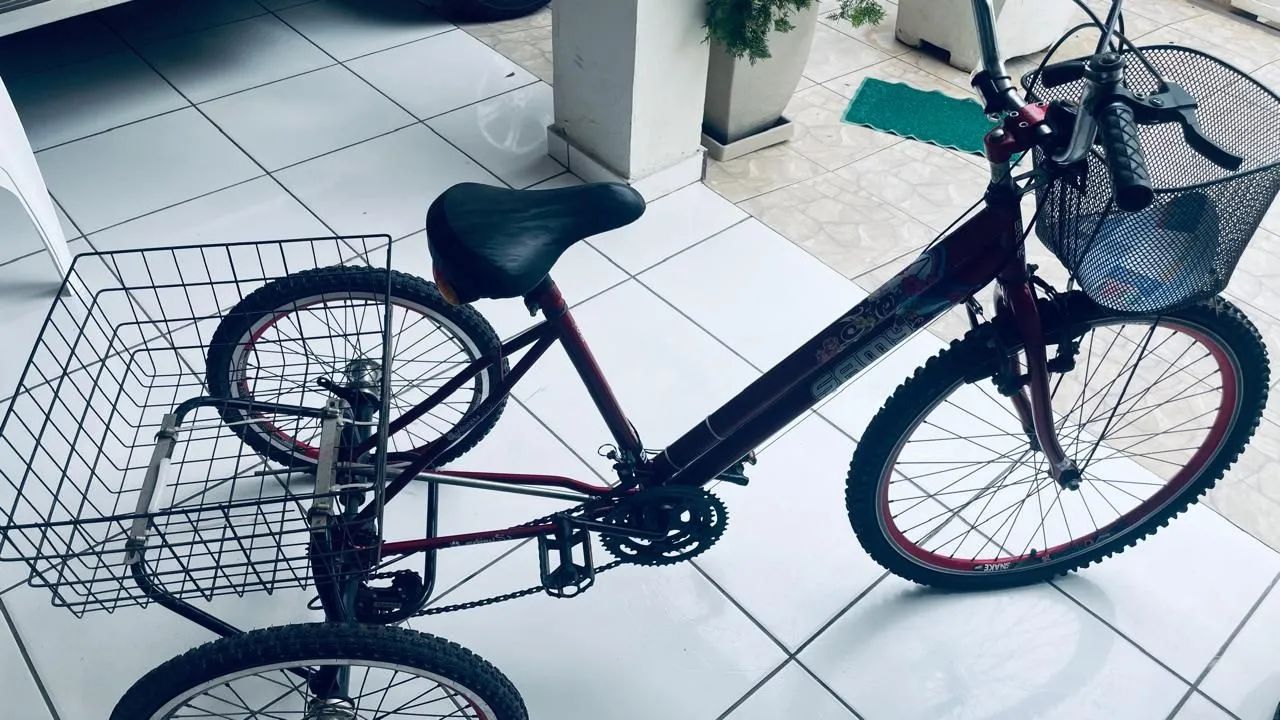 Triciclo com machas 