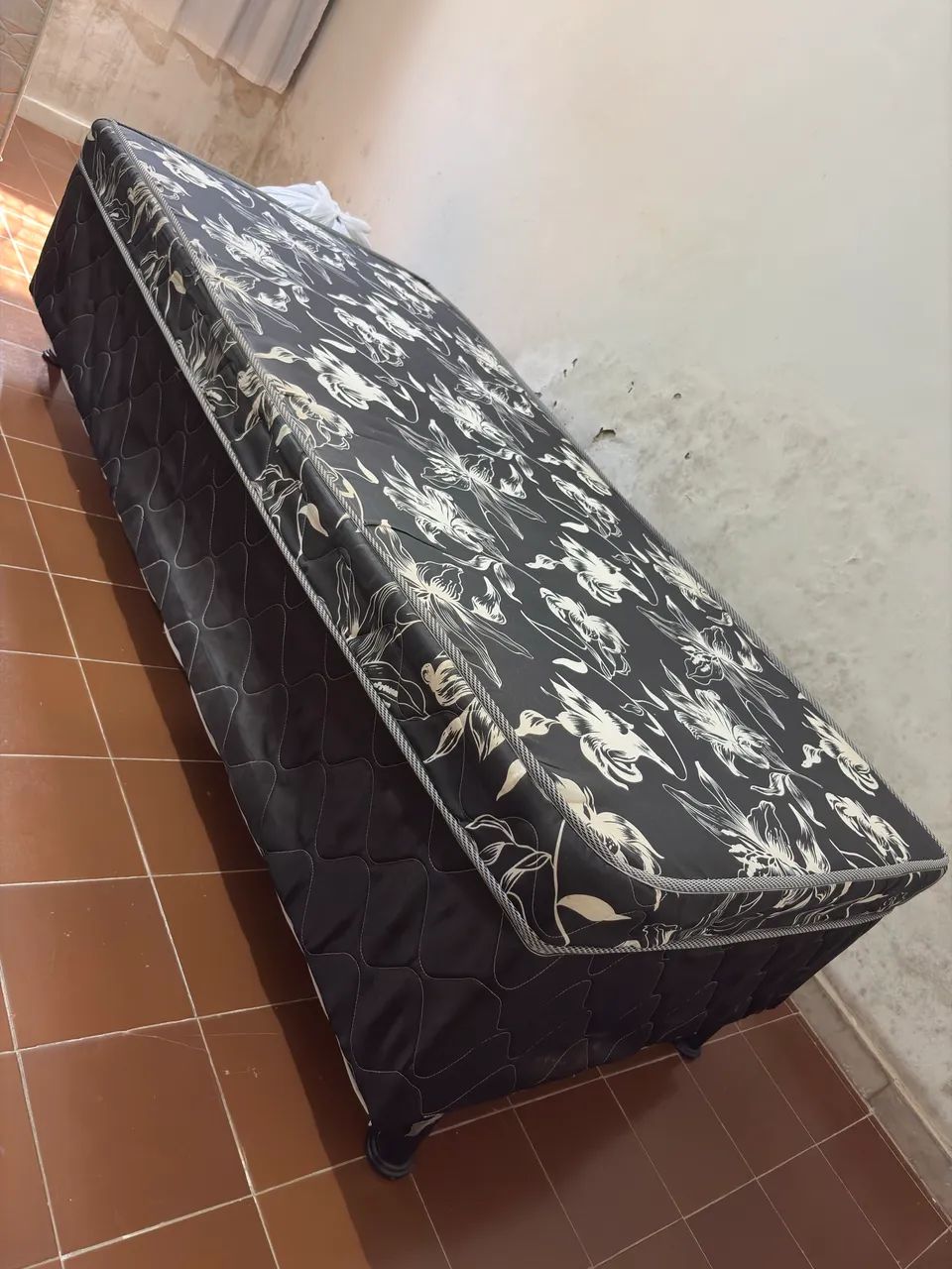 Cama Box de Solteiro com Colchão - Conservada - Foto 2