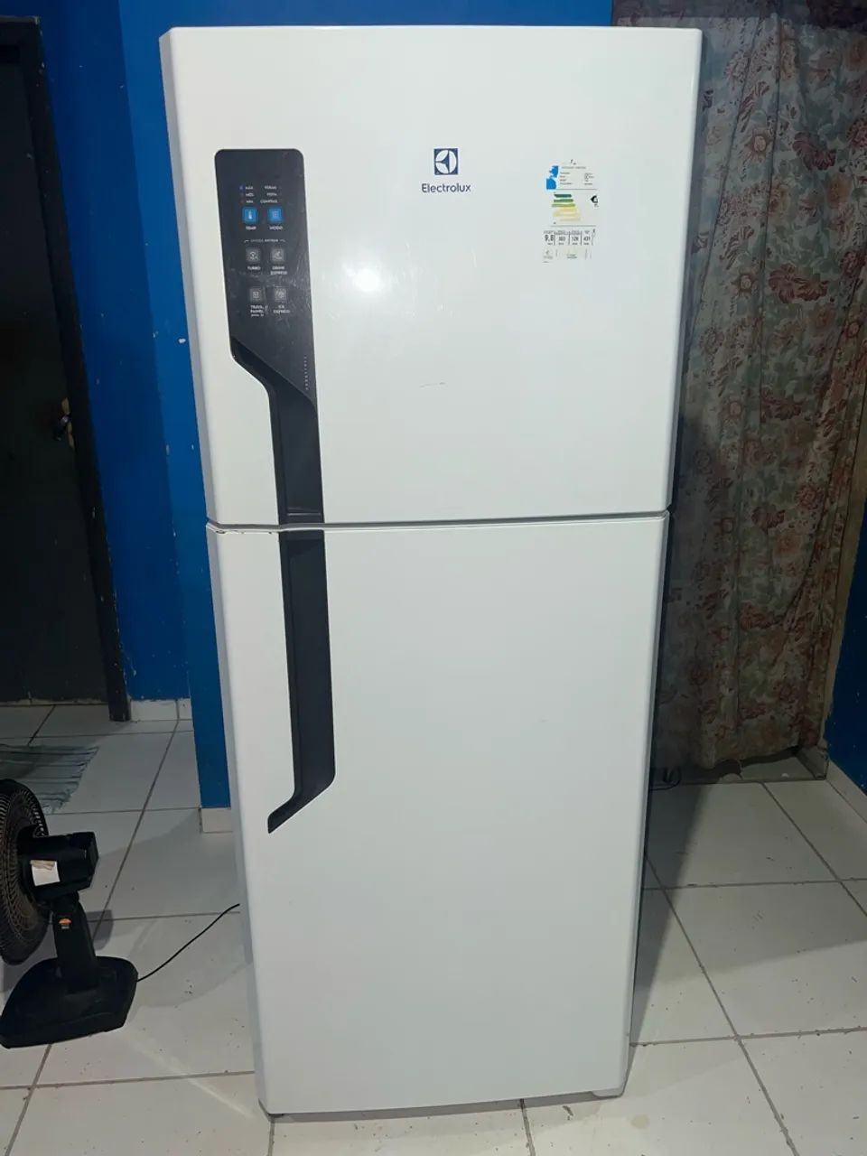Vendo geladeira frost free funcionando perfeitamente 