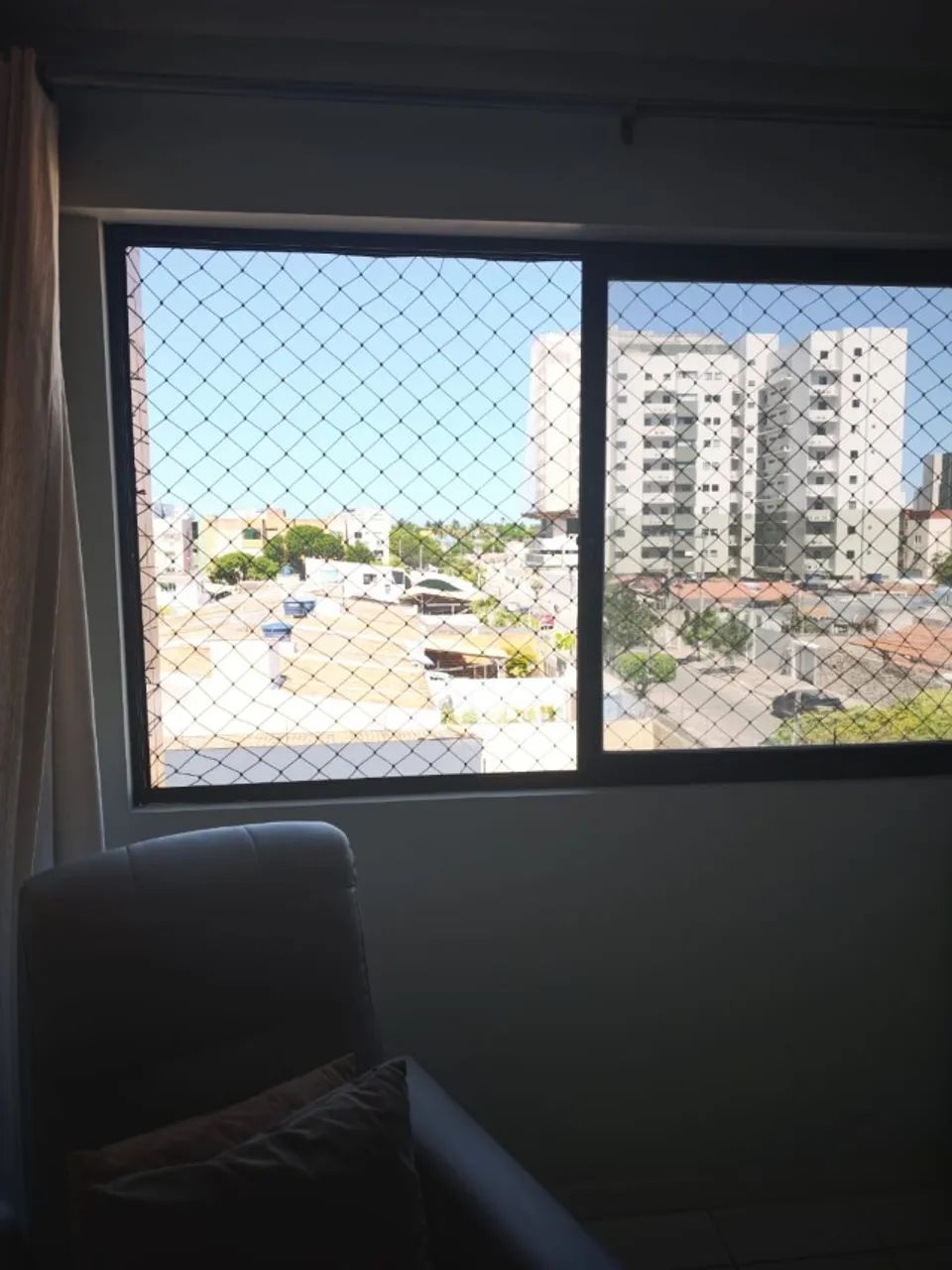 Excelente e ventilado quarto e sala na Jatiúca