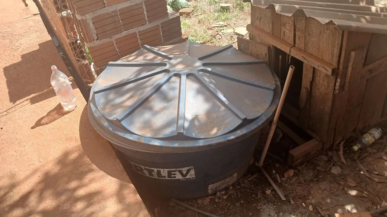 Meio lote com casa construída  - Foto 4