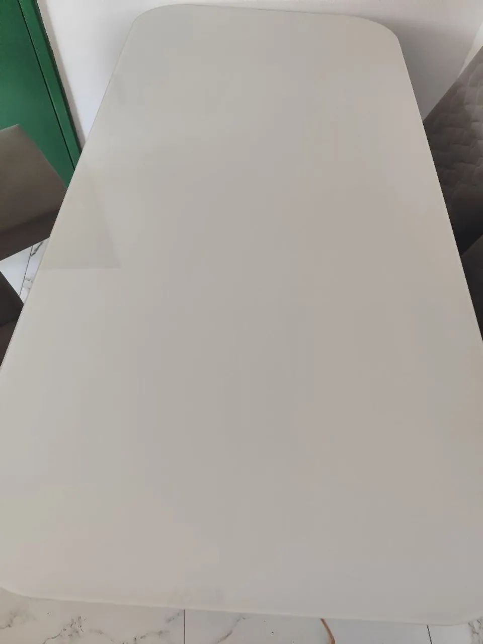 Mesa moderna,semi Nova. 