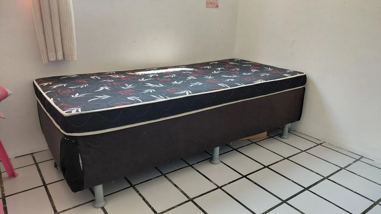 Cama solteiro 10 meses de uso