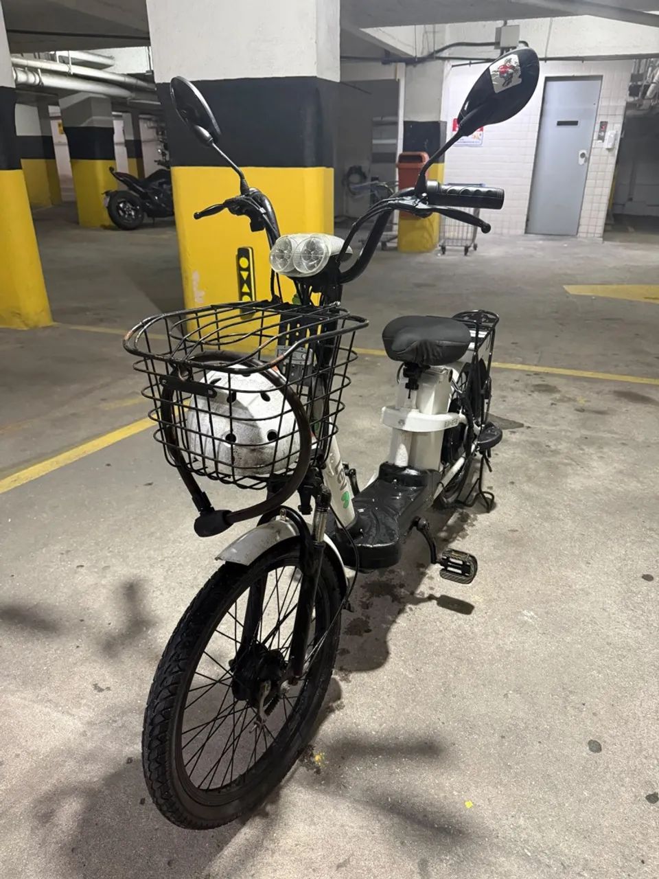 Bicicleta Elétrica LEV com Cesta e Capacete