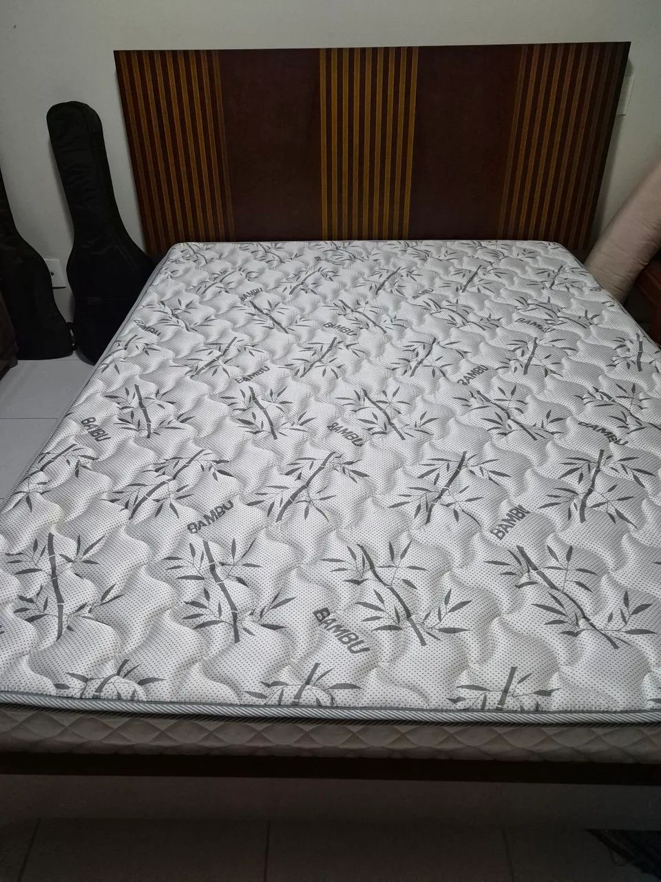 Cama Queen com cabeceira de madeira  - Foto 4