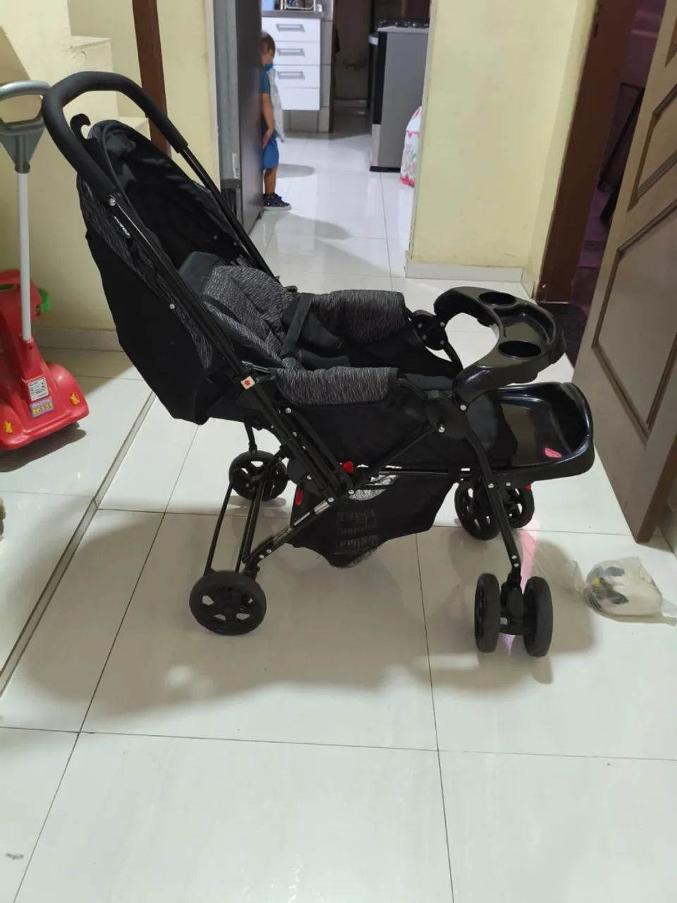 Carrinho de bebê completo com bebê conforto - Foto 2