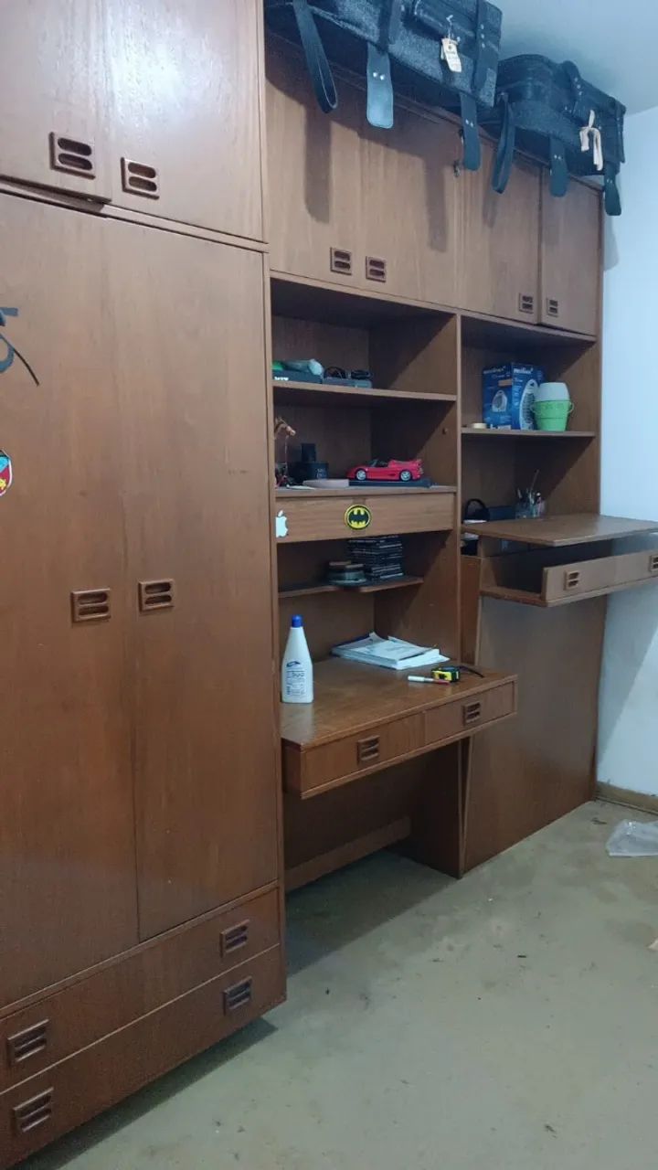  Guarda-roupa, Escrivaninha e Cama Solteiro - Móvel Integrado de Madeira Maciça - Foto 4