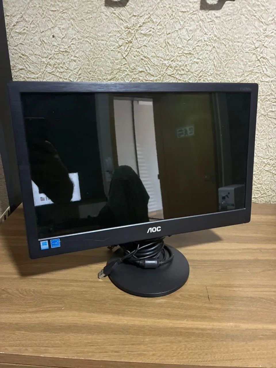 Monitor LED AOC 15.6" E1670SWU Slim Alimentação USB + Cabo VGA - Perfeito Estado
