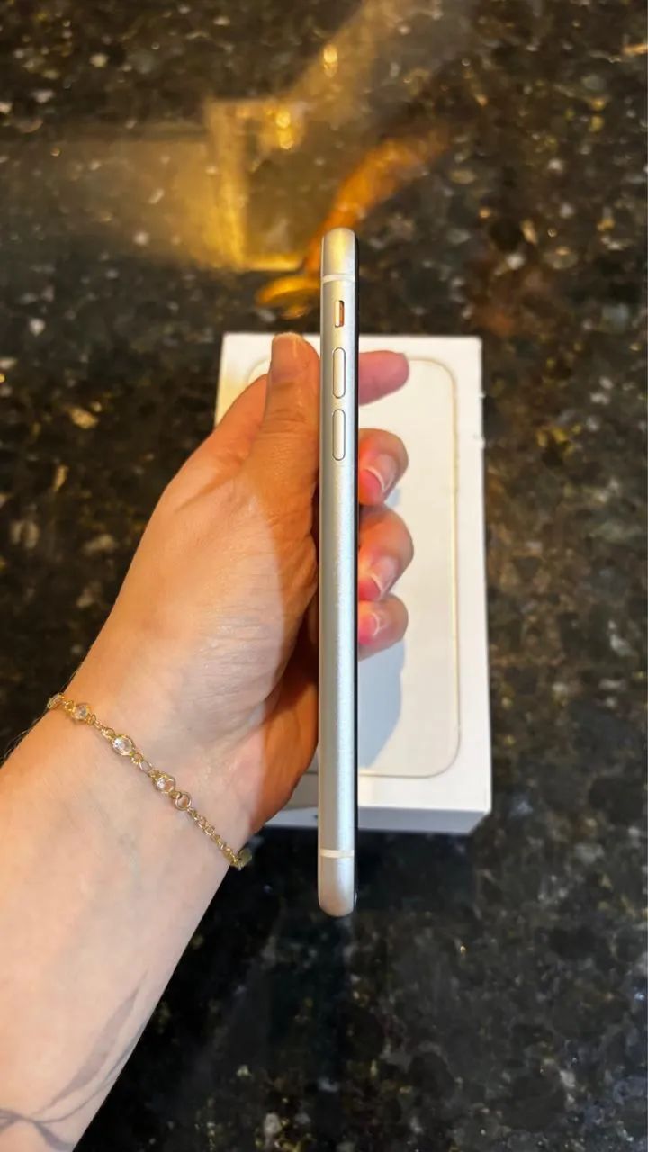 iPhone 11 64GB Branco  - Foto 4