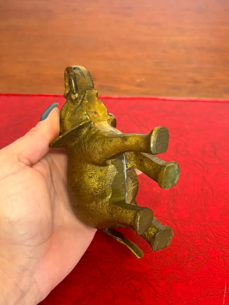 Antigo e lindo elefante, em bronze - 10,5cm de comprimento - Foto 5