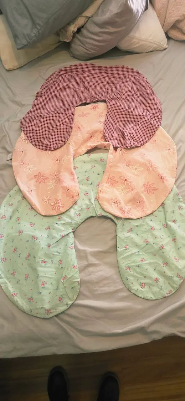 Almofada de Amamentação + 3 Capas de zíper  (Marca Chicco - Boppy) - Foto 5