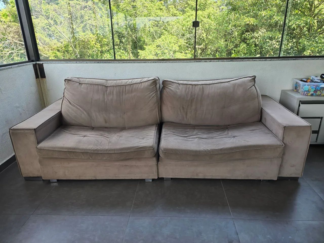 Sofá Enele reclinável. 2,86m x 1,18m. 