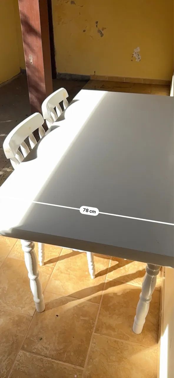 VENDE-SE MESA DE MADEIRA C/ 2 CADEIRAS - Foto 5