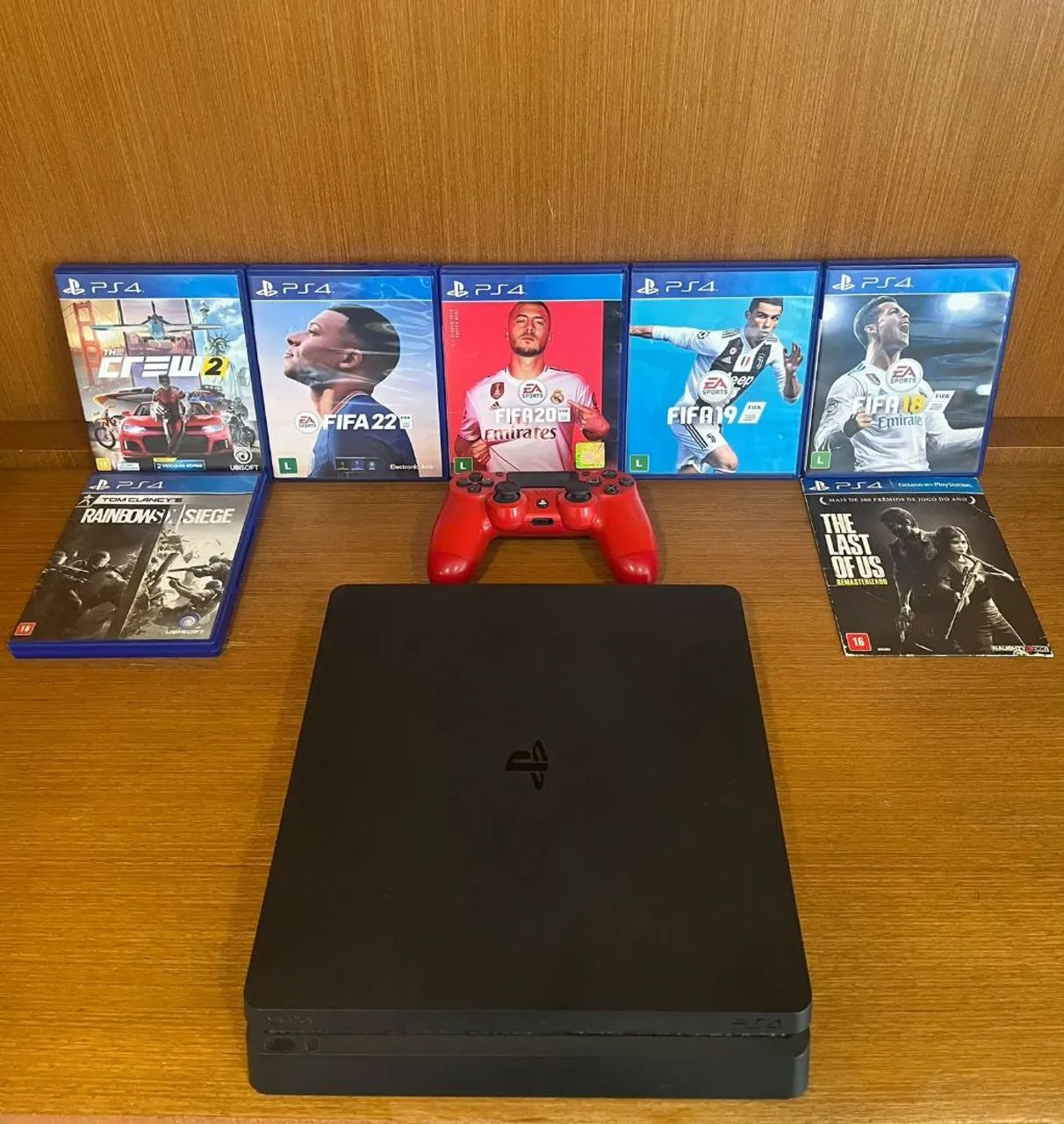 Playstation 4 1TB com 1 controle e jogos. 