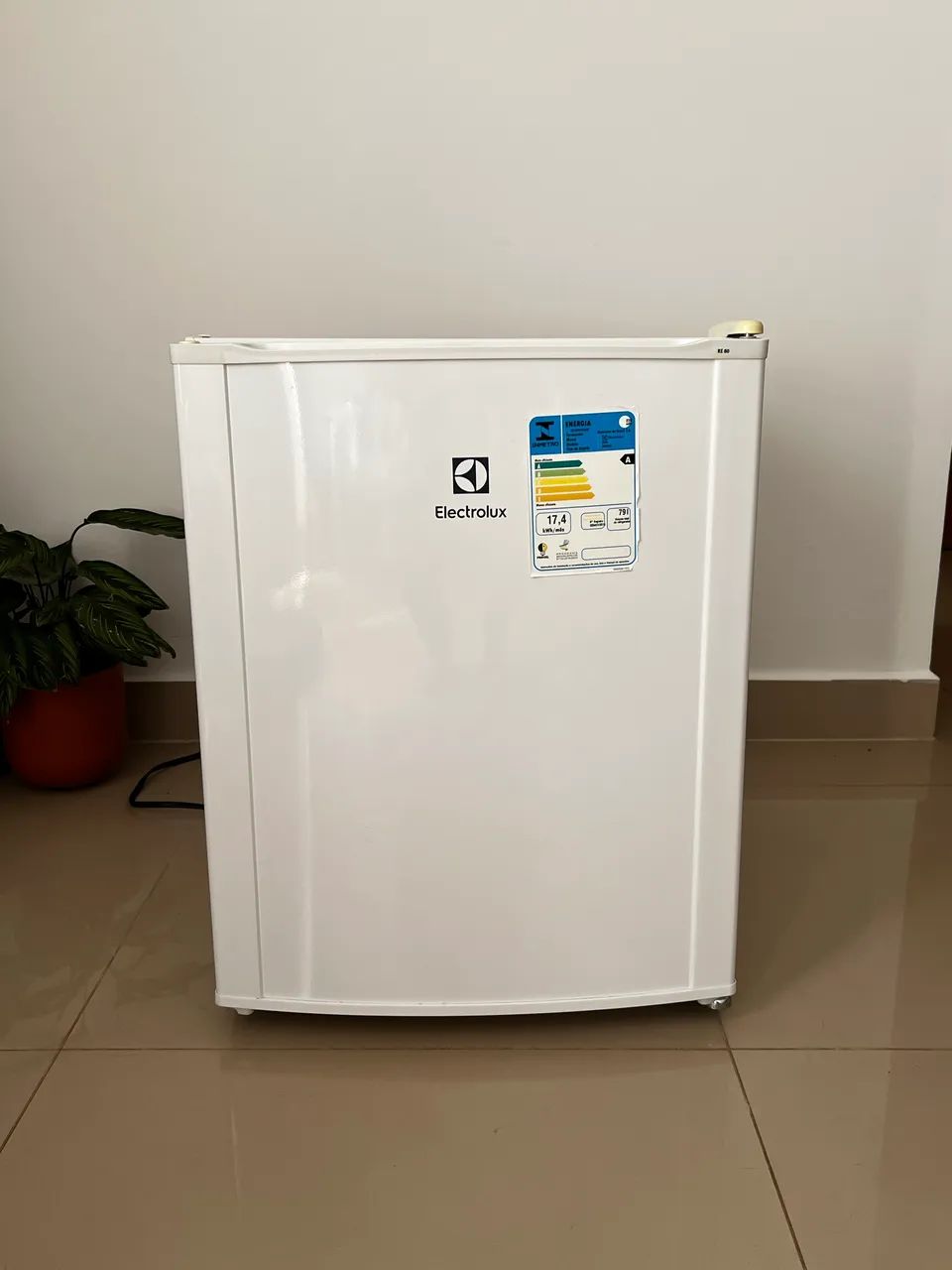 Frigobar Electrolux 