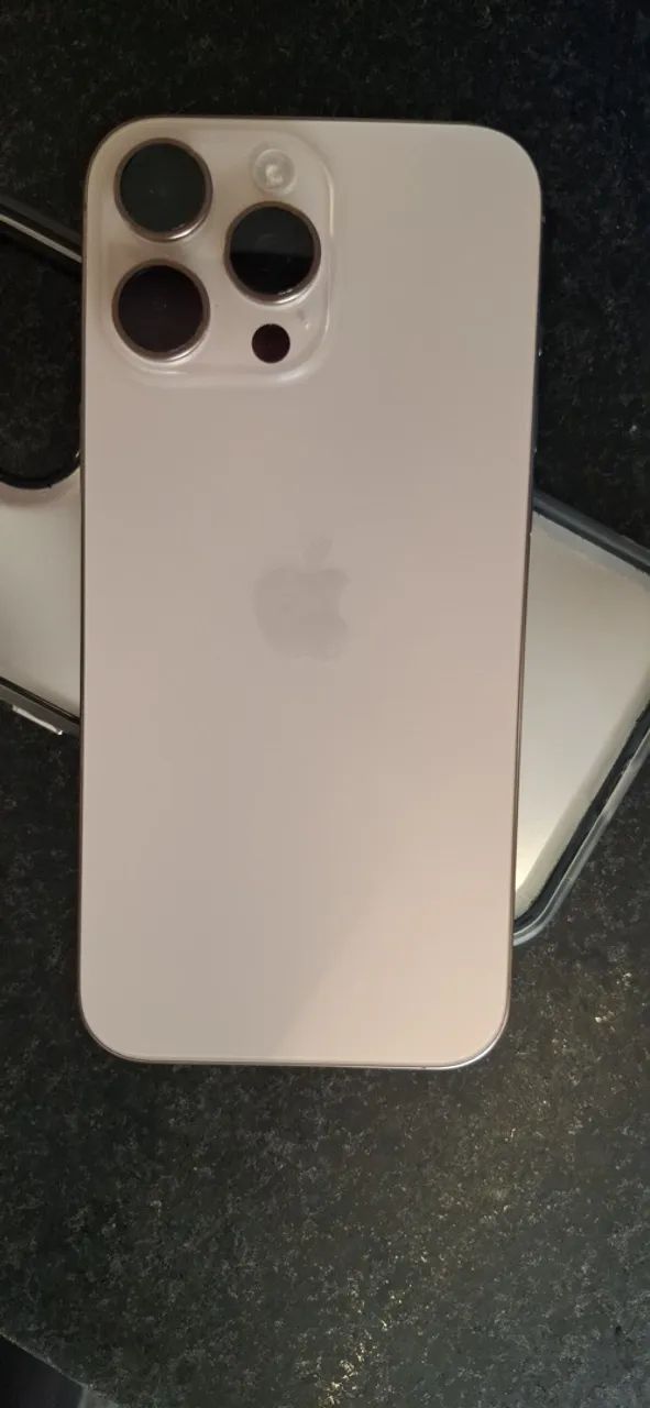 Vendo iPhone 16 Pro Max Titânio Deserto Impecável Sem Detalhes - Foto 2