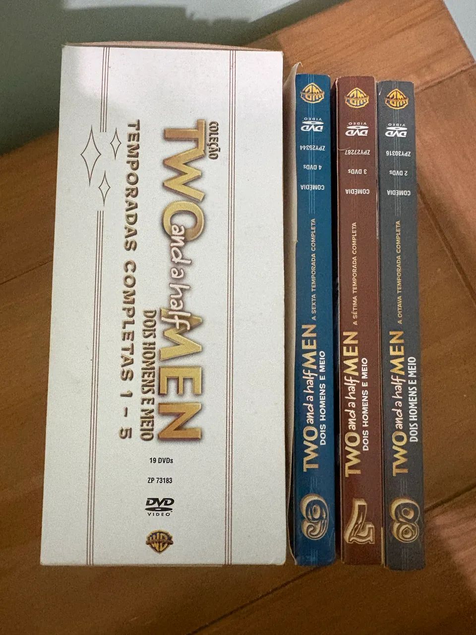 Box dvds two and half men (1 a 8) - CDs, DVDs etc - Centro