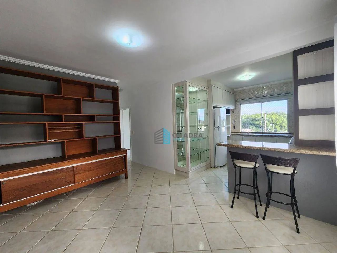 Casa com 3 dormitório, cozinha com planejados e churrasqueira