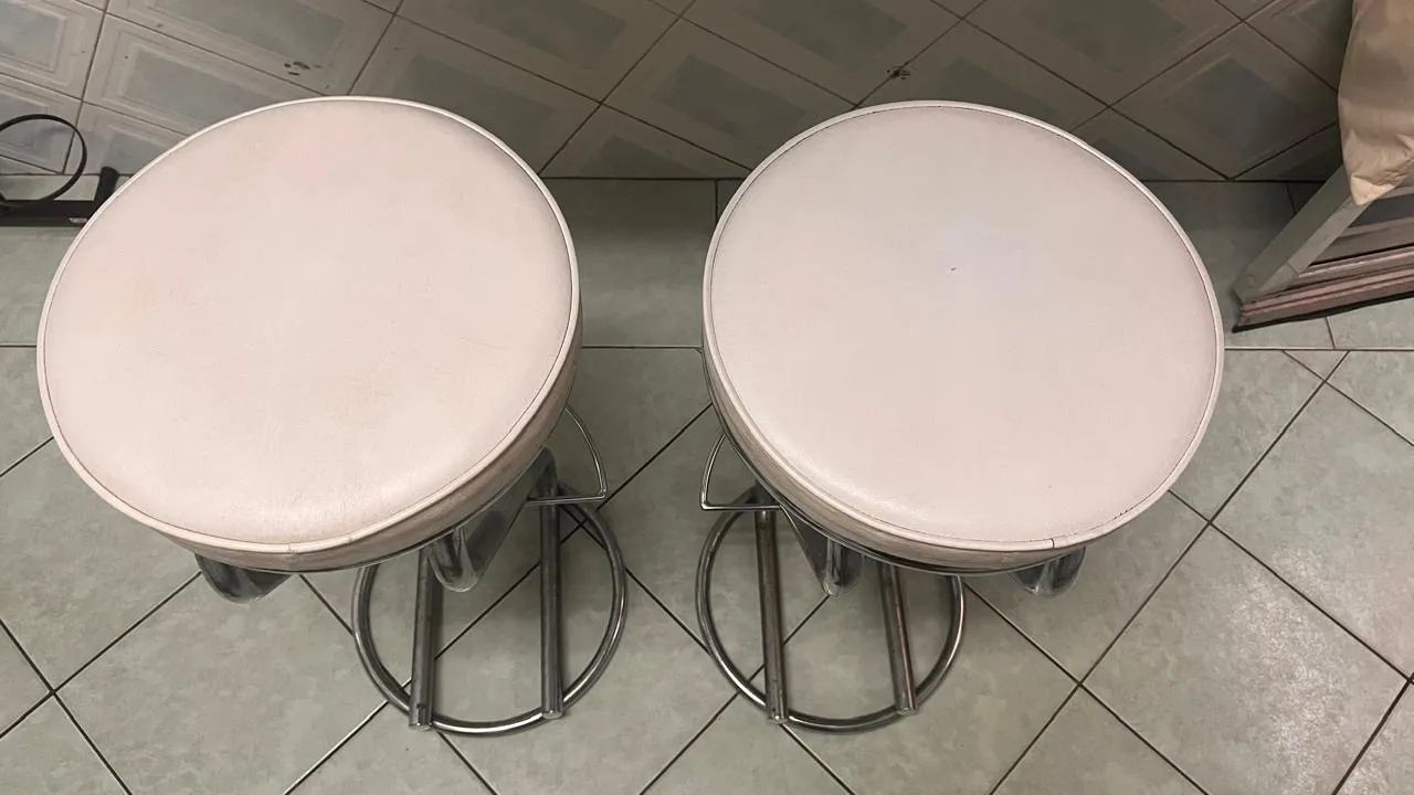 Vendo 2 bancos altos - Foto 2