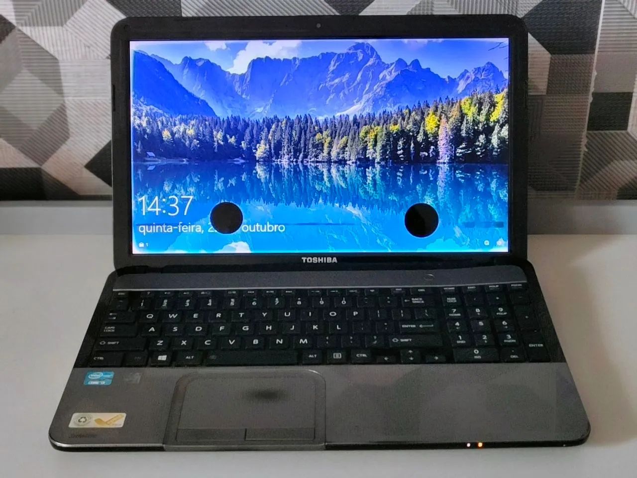 Notebook Toshiba leia abaixo 
