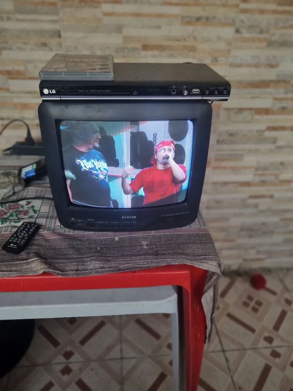 Televisão 14 CCE  - Foto 4