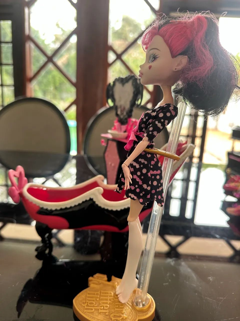 Monster High Draculaura+Kit banheiro originais usados - Foto 3