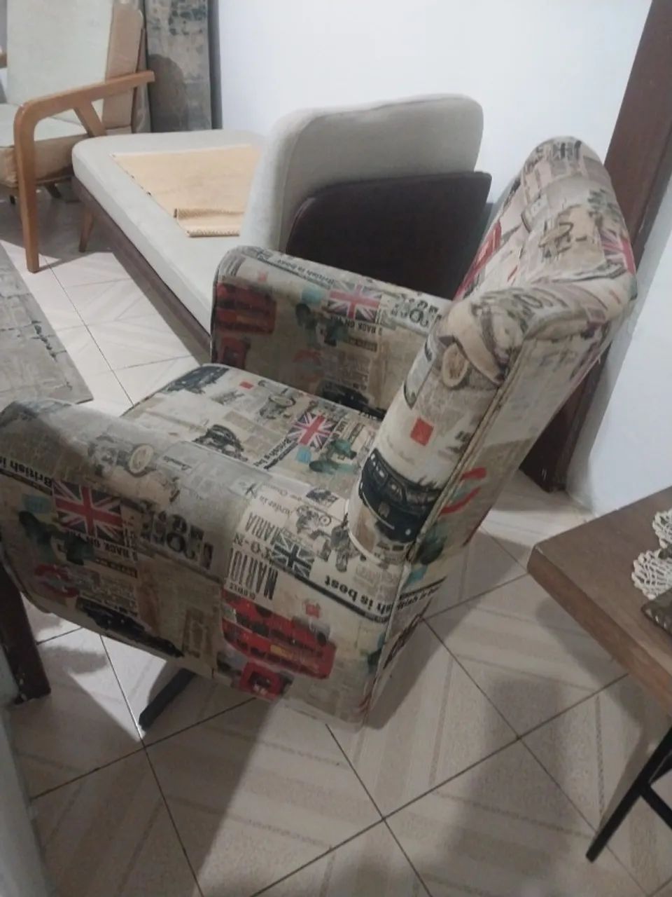 Poltrona Giratória/Tecidos-Motivos Ingleses/80LX70PX90A, R$1.100,00- Retira na Loja! - Foto 3
