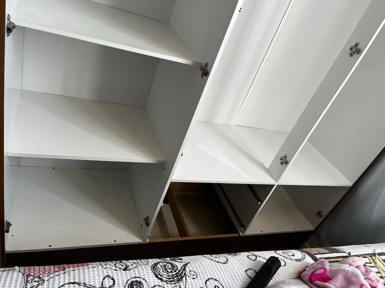 Guarda roupa 6 portas e duas gavetas  - Foto 5