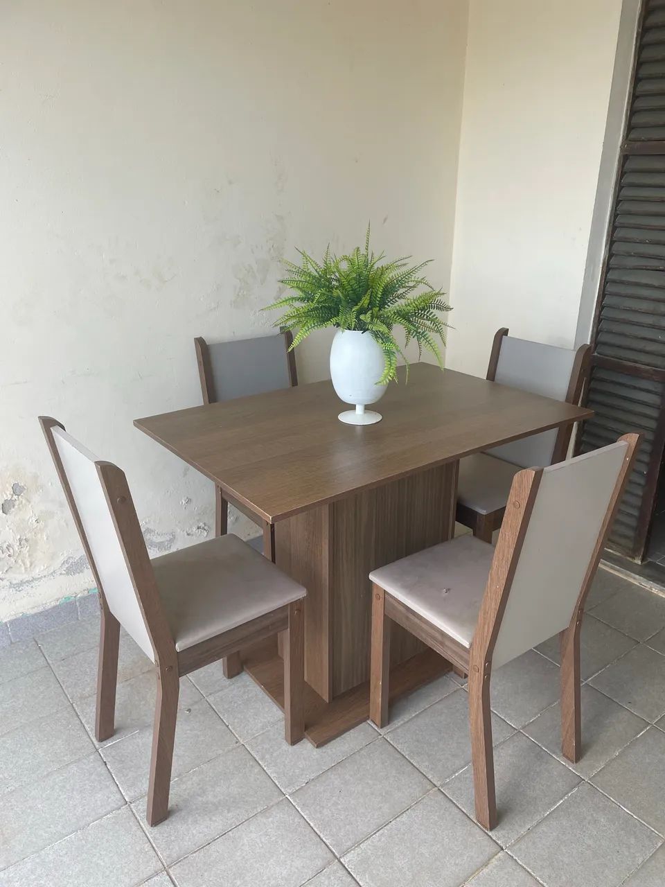 Mesa MDF c 4 cadeiras  - Foto 3
