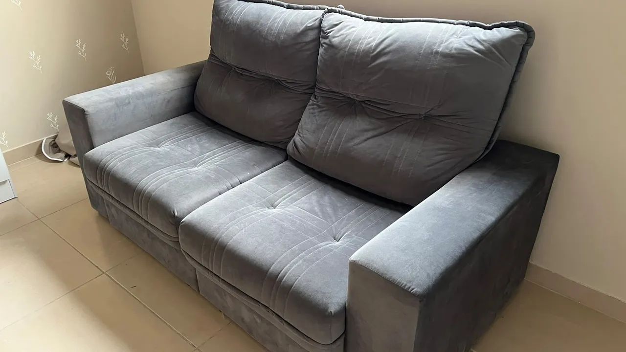 Sofá Retrátil e Reclinável Cinza 1,80m + Capa Bege | Bem conservado - Foto 2