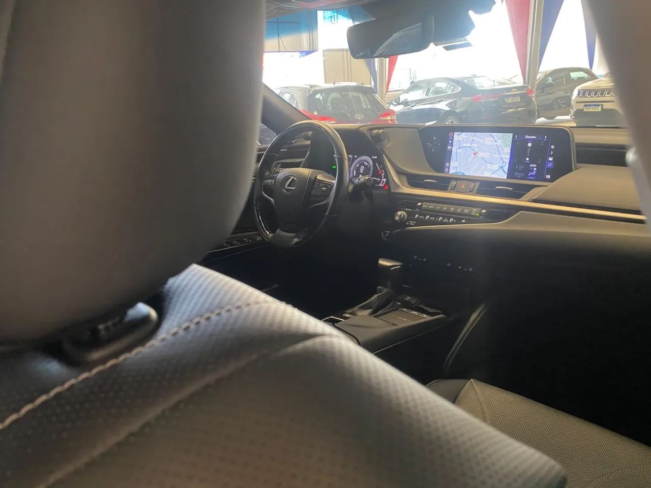 Lexus ES300h ES-300H ES300h 2.5 16V Aut. (hybrid), foto 14 de 20