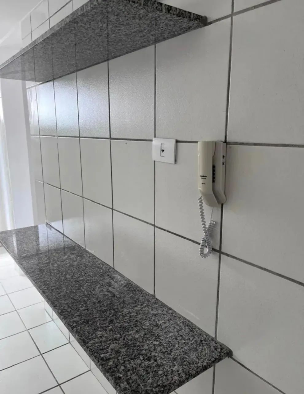 **"Oportunidade Única: Apartamento nos Aflitos com Varanda e Lazer Completo