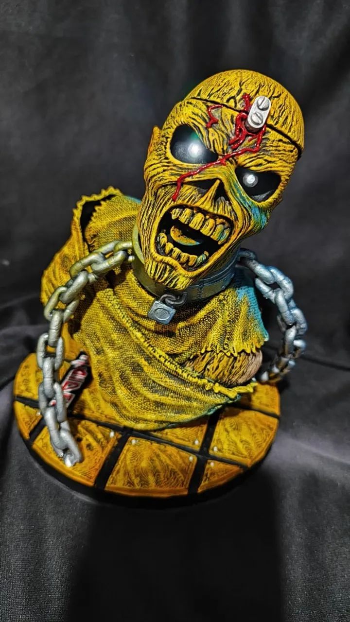 Estátua Iron Maiden Piece of Mind c/ Led