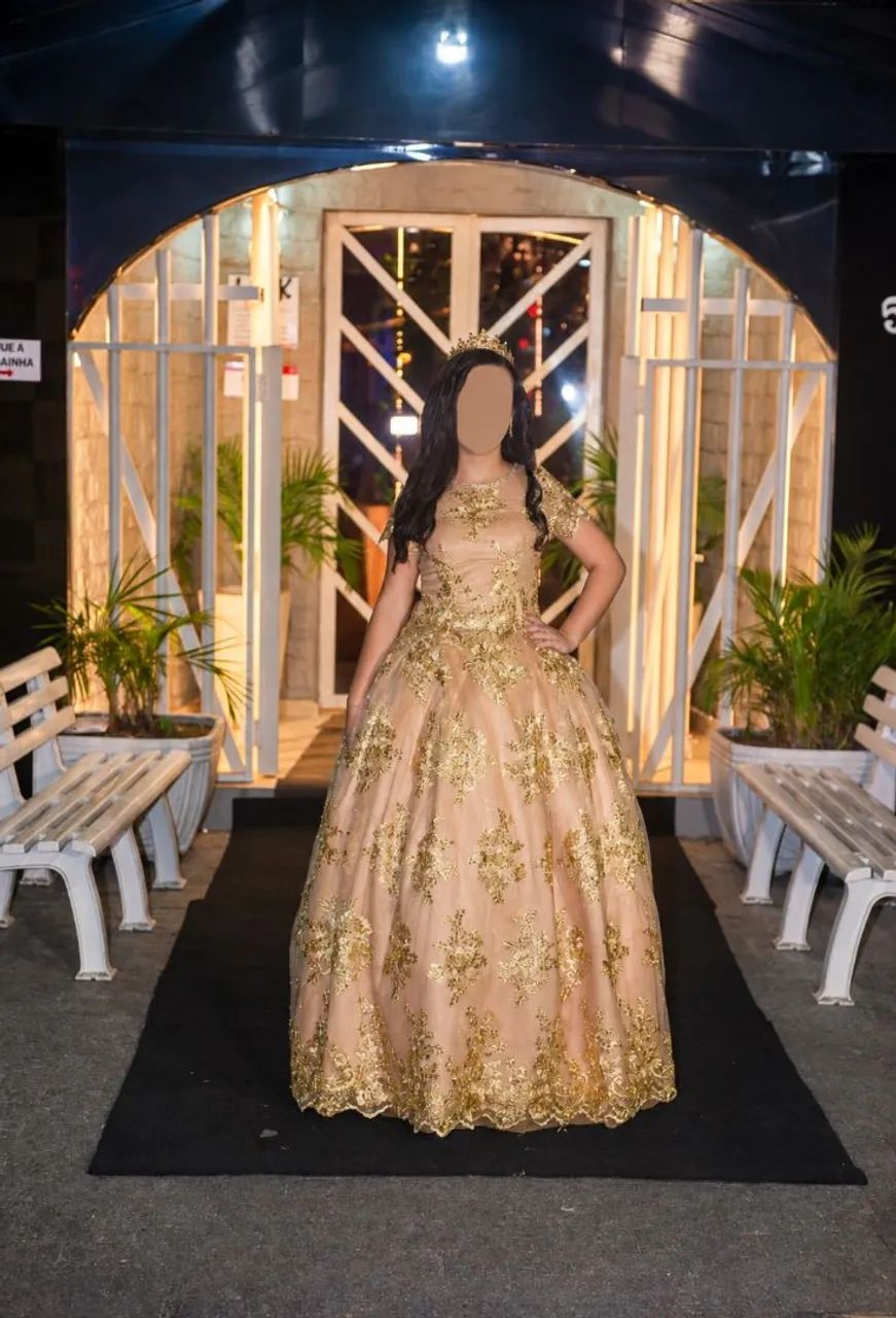 2 vestidos debutante - 2 coroas e 1 sandália 37 - Foto 2