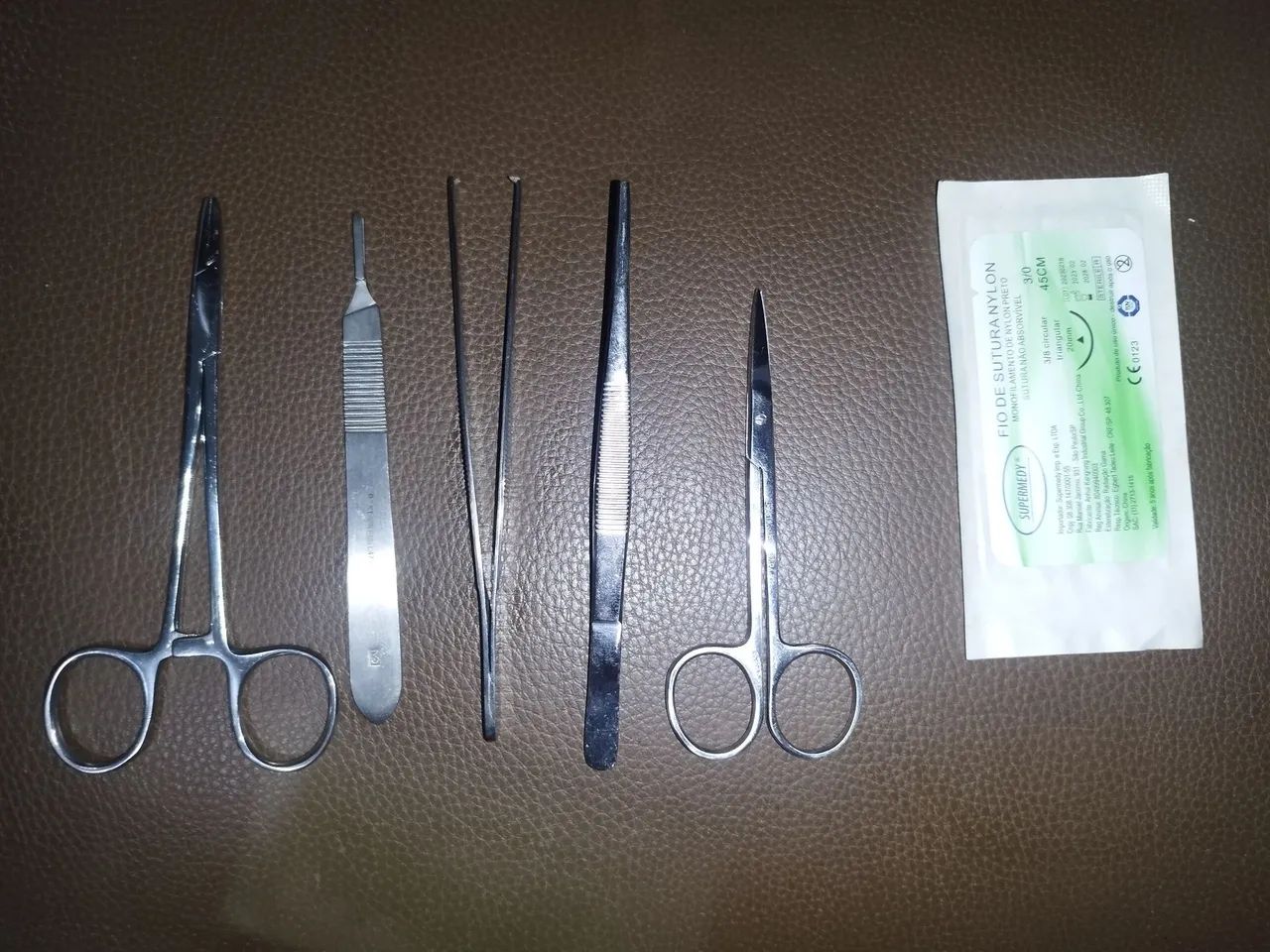 Vendo kit de sutura em ótimo estado - Foto 2