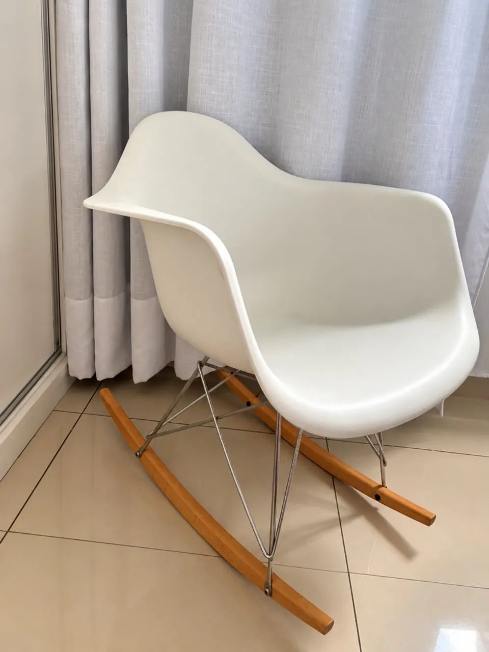 Cadeira de Balanço Eames 