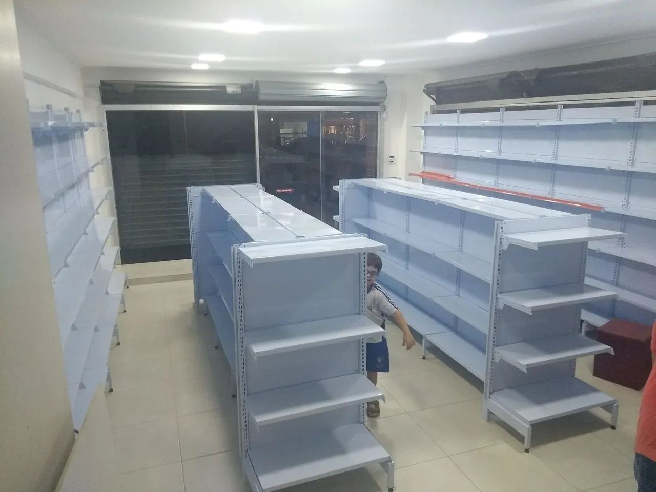 Gôndolas para farmácia 
