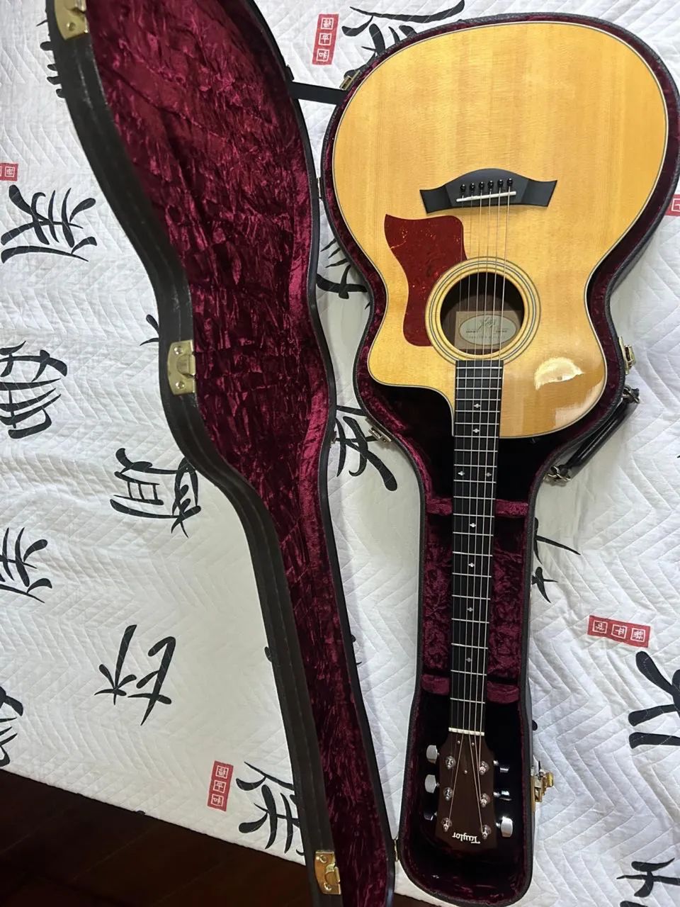Violão Taylor 214ce DLX + case - Impecável - Instrumentos musicais