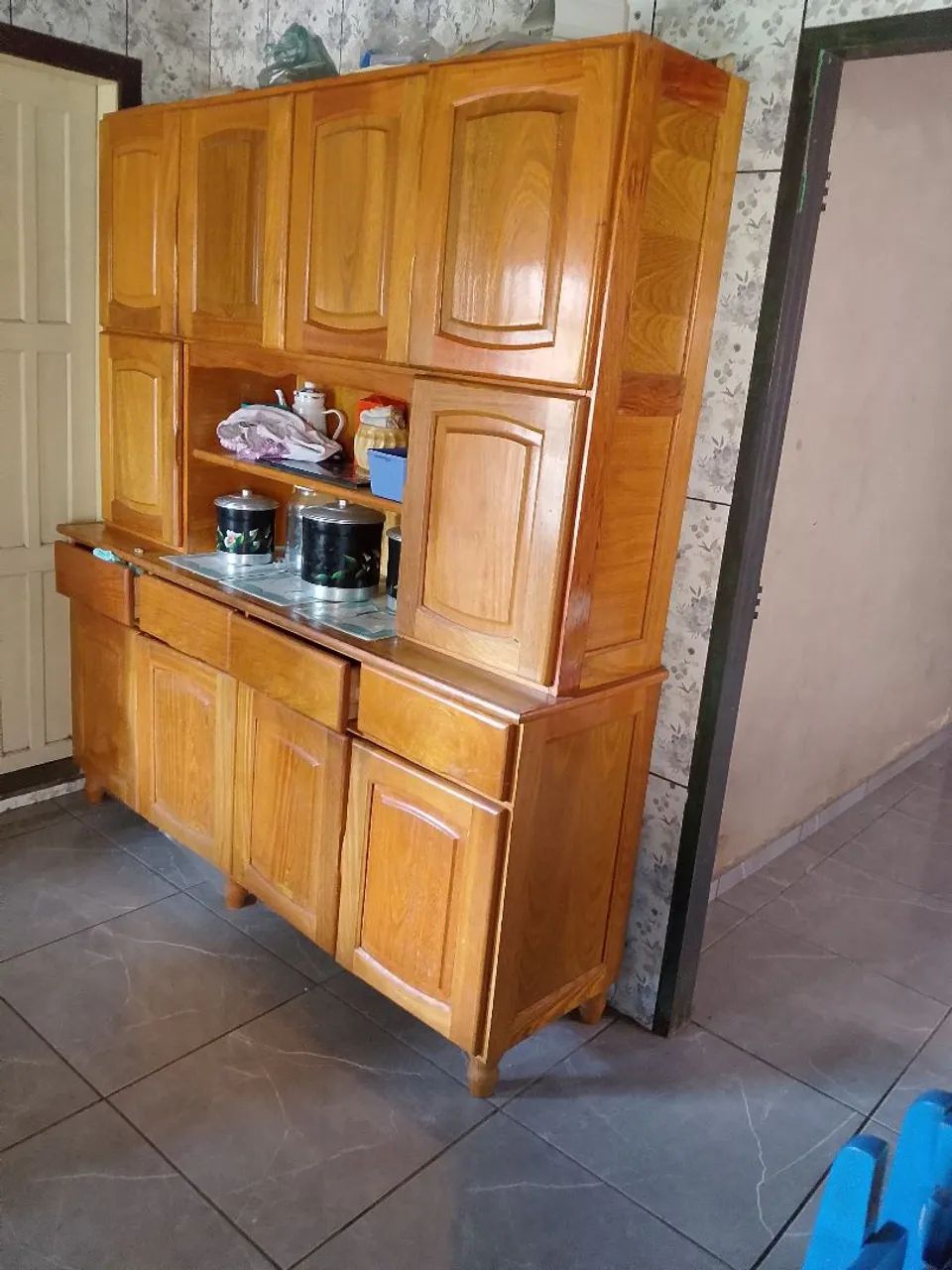 Vendo armário em madeira ele e feito em 2 partes que se separa - Foto 5
