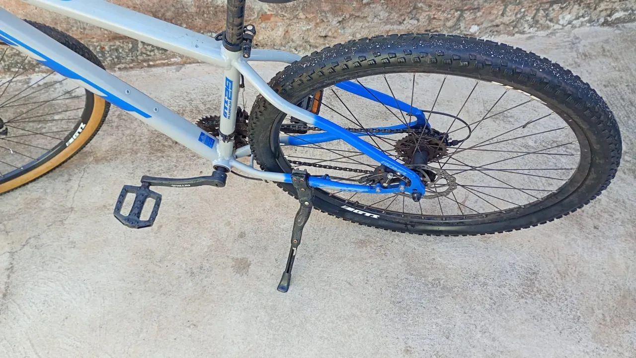 Bicicleta GTI usada,em perfeito estado  vem com capacete de brinde  - Foto 3