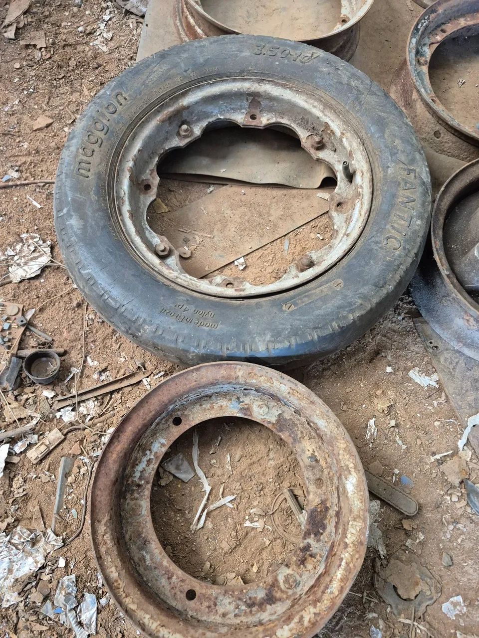 Vendo rodas de lambreta antiga  - Foto 3