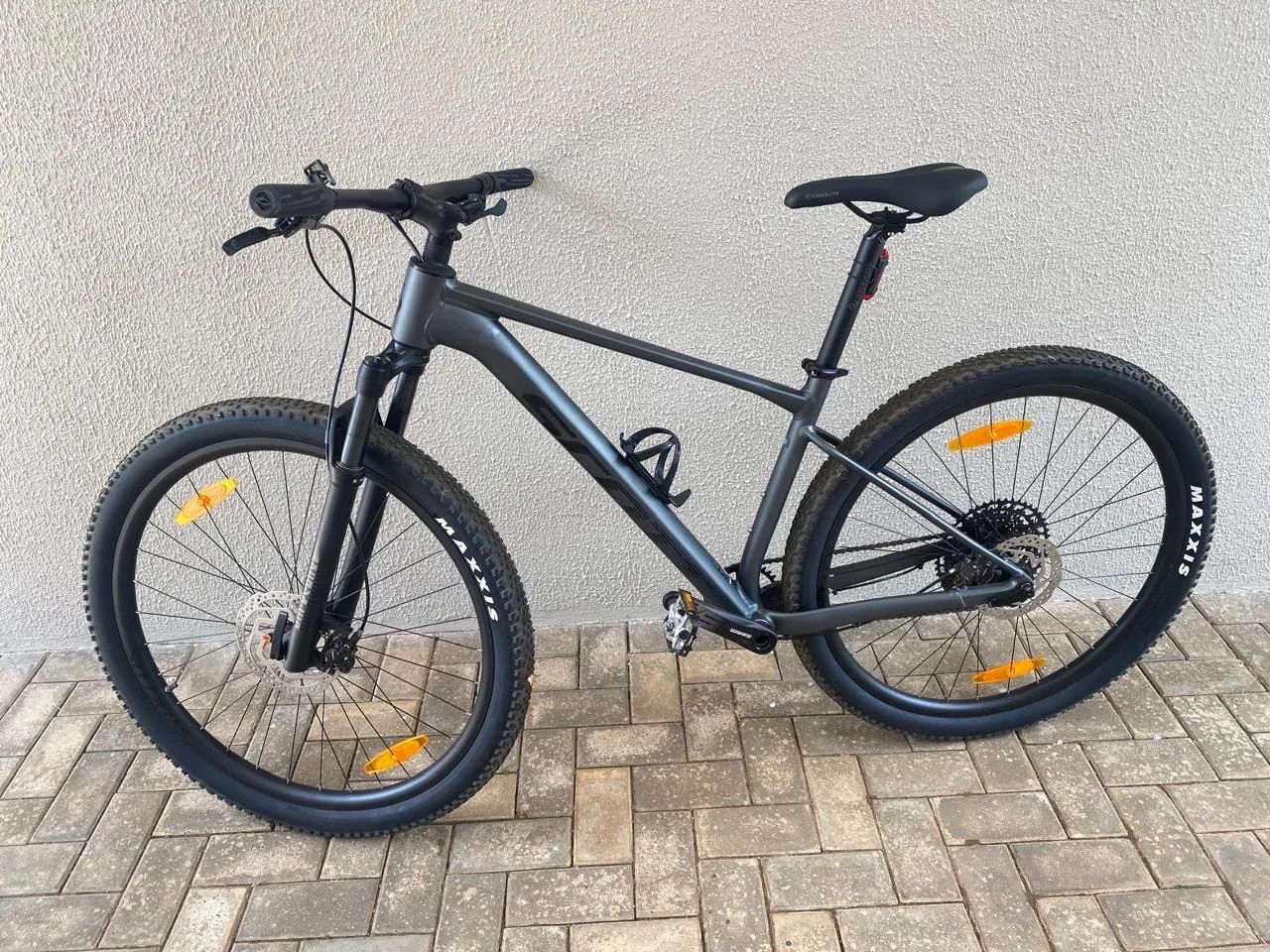 Bicicleta Scott Scale Dark Grey 970 2025