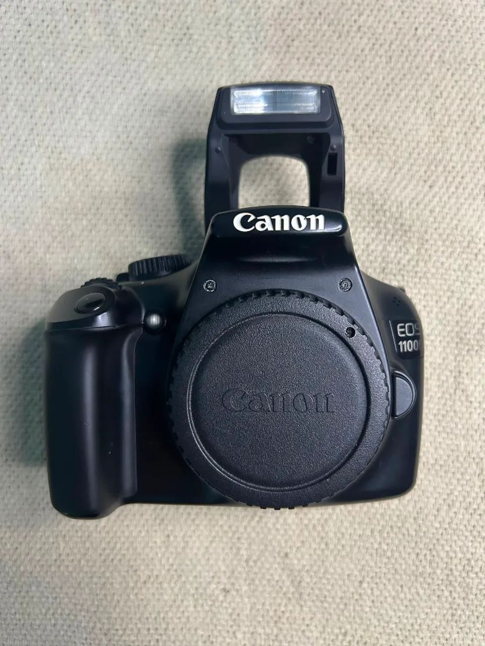 Canon EOS 1100D em ótimo estado com carregador e bateria.