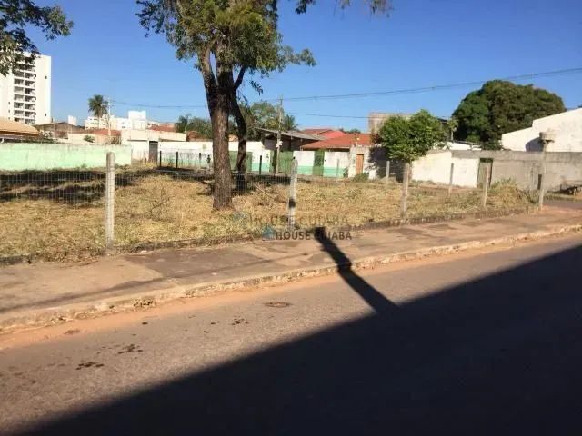 Terreno de esquina e com excelente localização