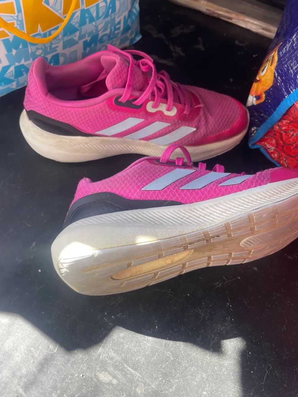 Tênis adidas TAM 33 usado 